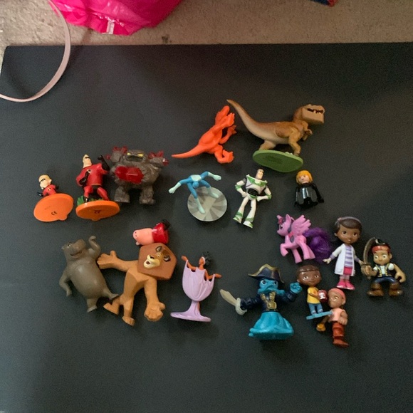 Other - Assortment of Disney figures